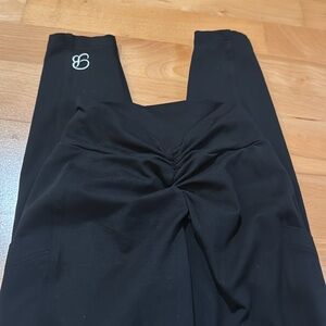 Bombshell scrunch leggings Black V back  excellent size XS